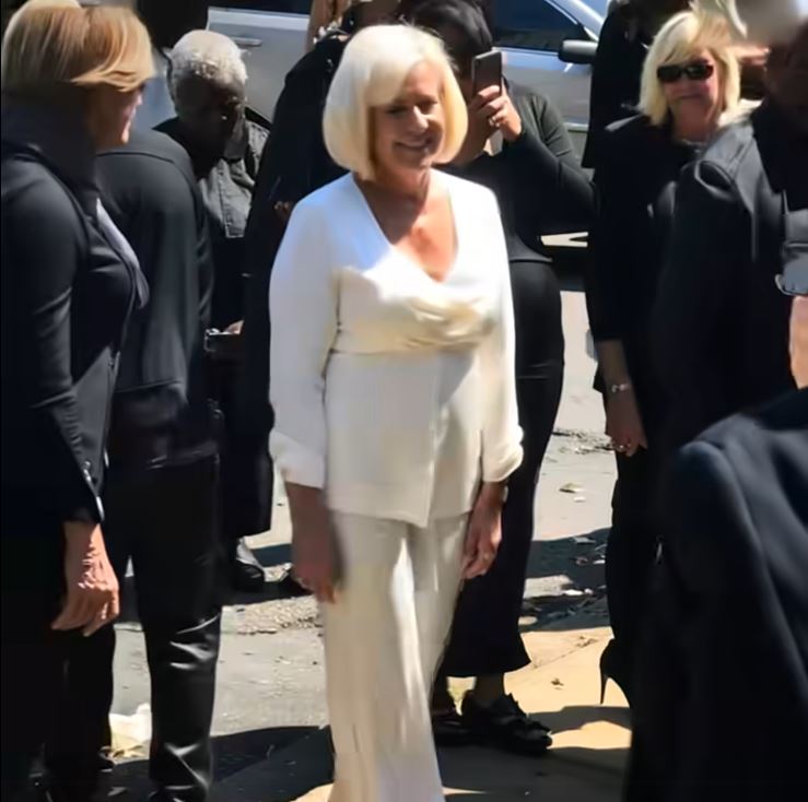 My Stepmom Wore White to Dad’s Funeral — What She Read Left Everyone Stunned