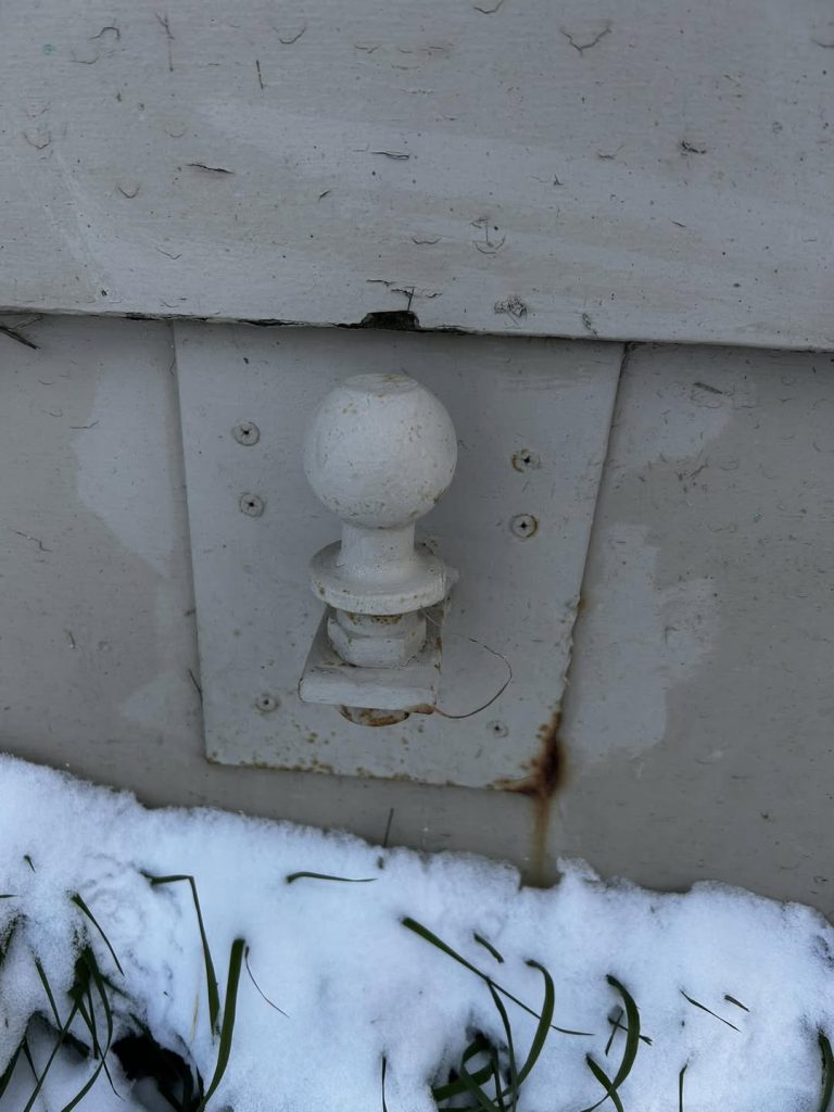 Rediscovering Old-School Wisdom: The Simple Genius of a Farm Trailer Hitch Rest