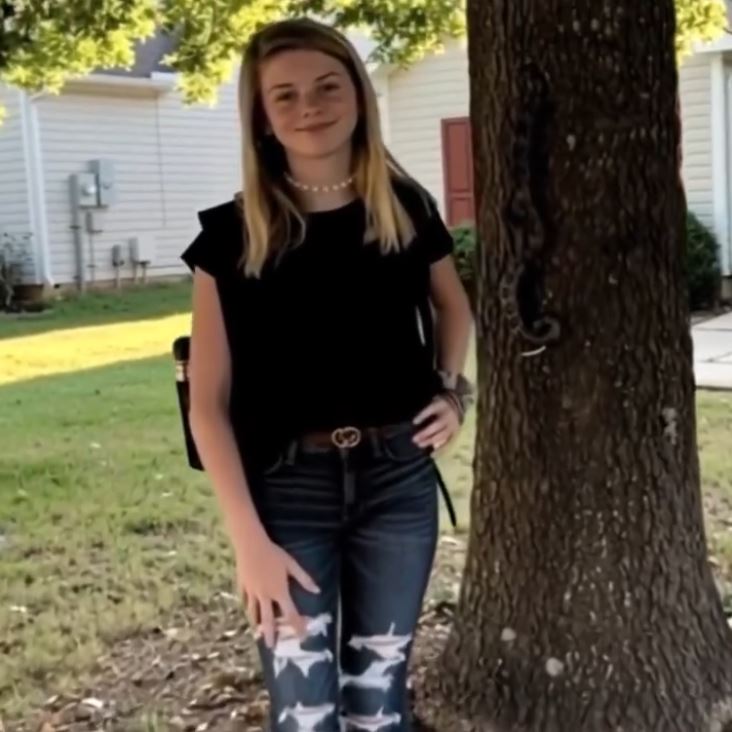 Off The RecordShe Took A Photo Of Her Daughter, But When They Noticed Closer They Were Frozen