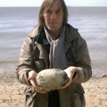 Couple Stunned After Stumbling Across “Weird Stone” On The Beach – And It Could Be Worth £50,000